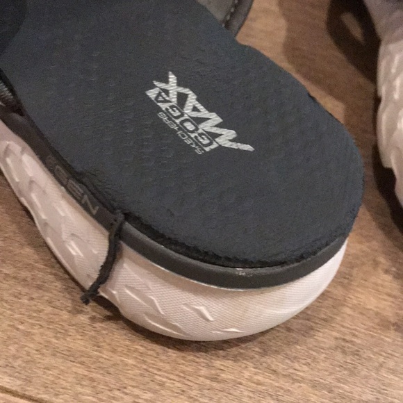 Skechers Goga Max sandals - Picture 5 of 5